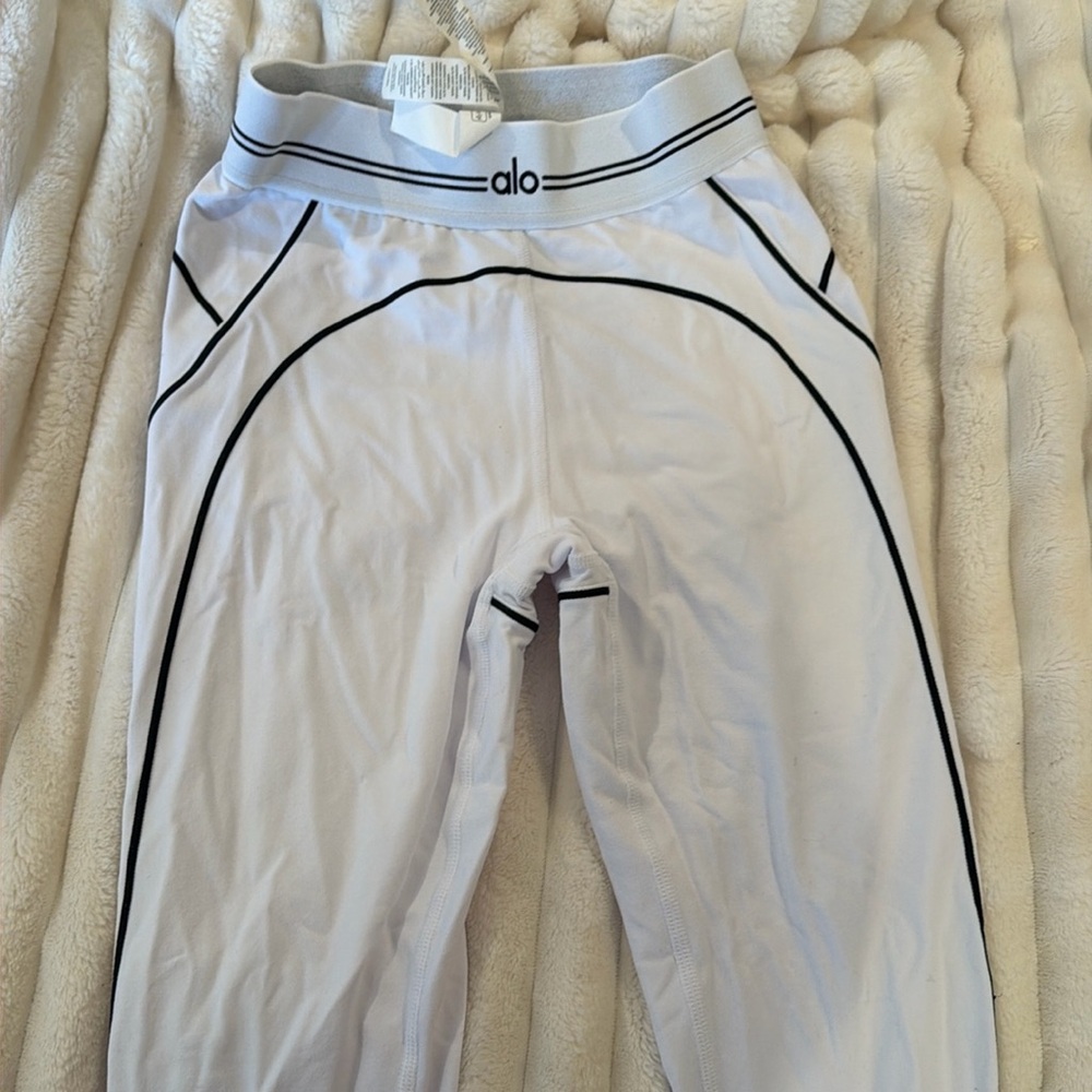 Alo leggings! White and black, barely worn and in great condition. No stains.